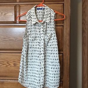 Sleeveless dressy blouse